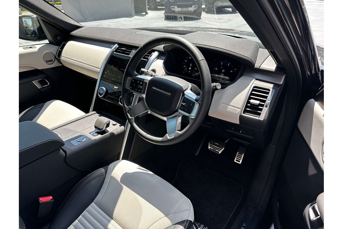 2024 Land Rover Discovery D300 Dynamic SE Series 5