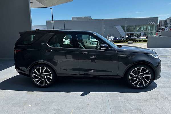 2024 Land Rover Discovery D300 Dynamic SE Series 5