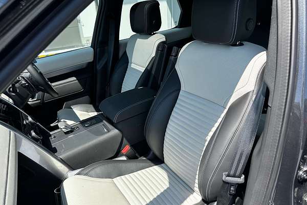 2024 Land Rover Discovery D300 Dynamic SE Series 5