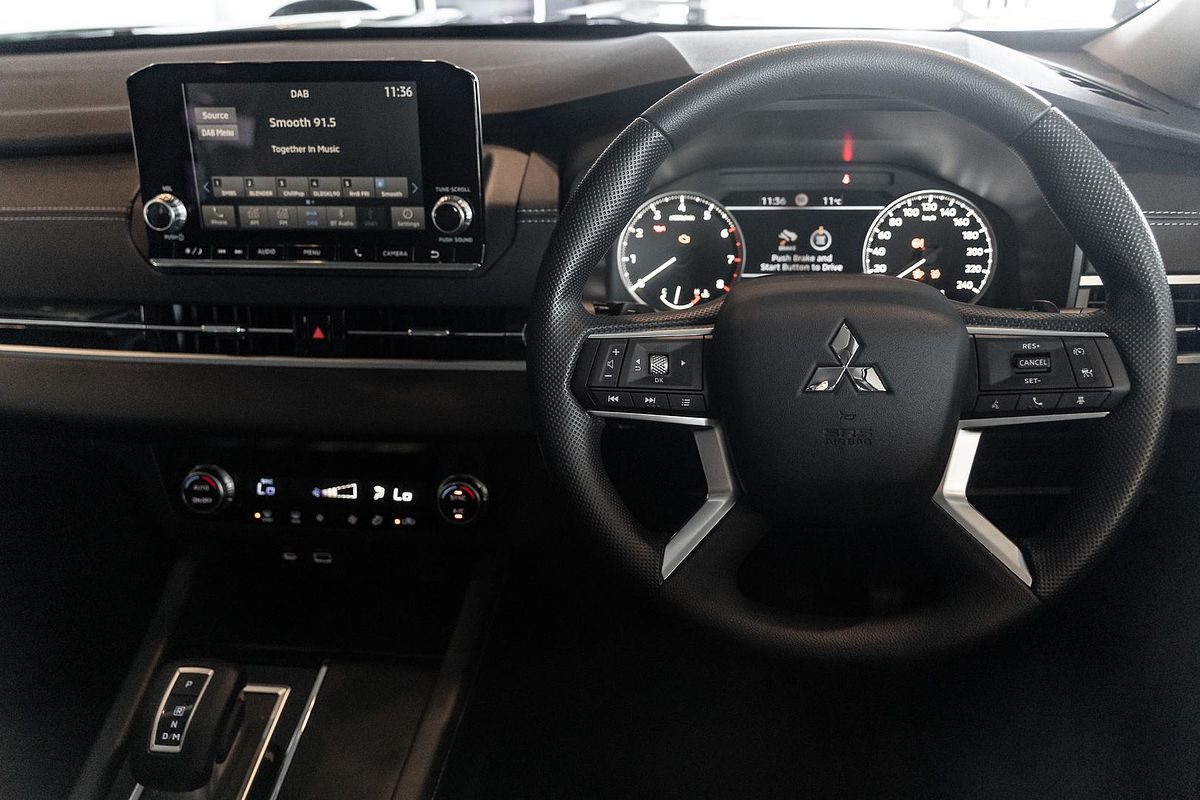 2024 Mitsubishi Outlander ES ZM