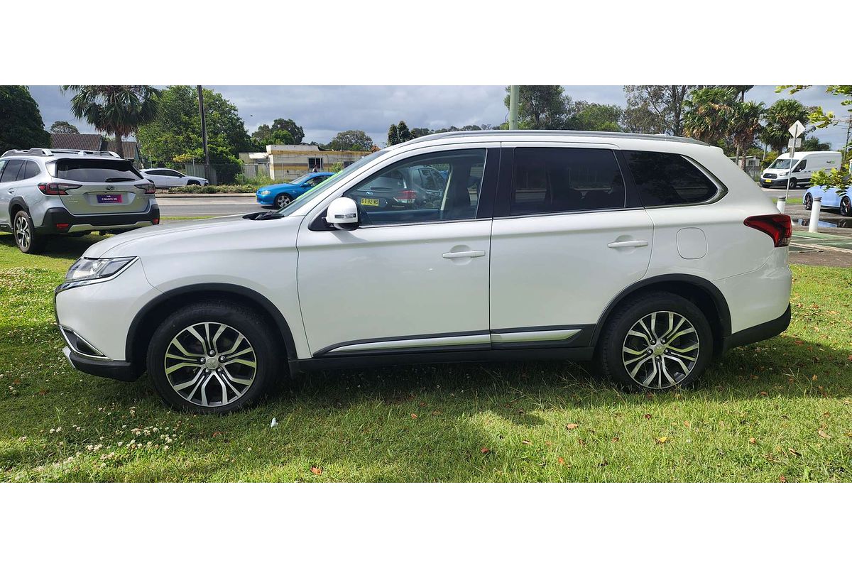 2017 Mitsubishi Outlander LS Safety Pack ZK