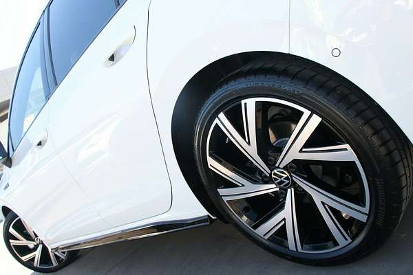 2024 Volkswagen Golf 110TSI R-Line 8