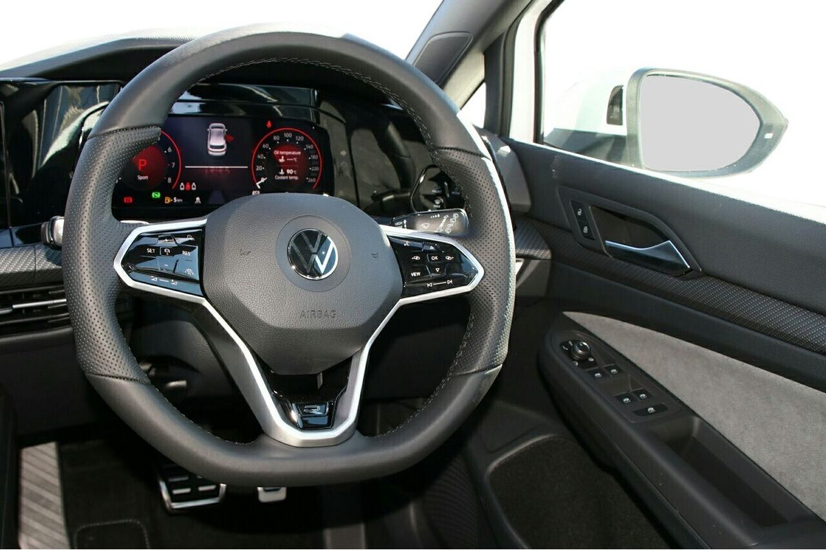 2024 Volkswagen Golf 110TSI R-Line 8