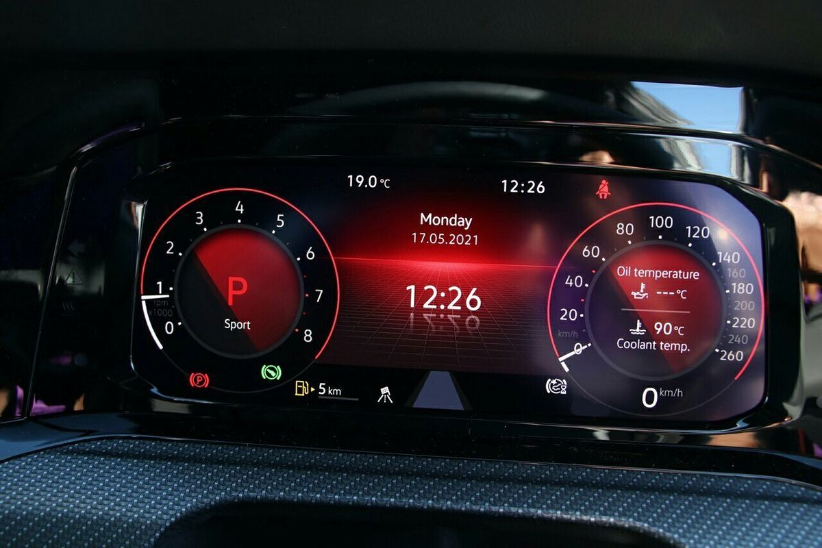 2024 Volkswagen Golf 110TSI R-Line 8