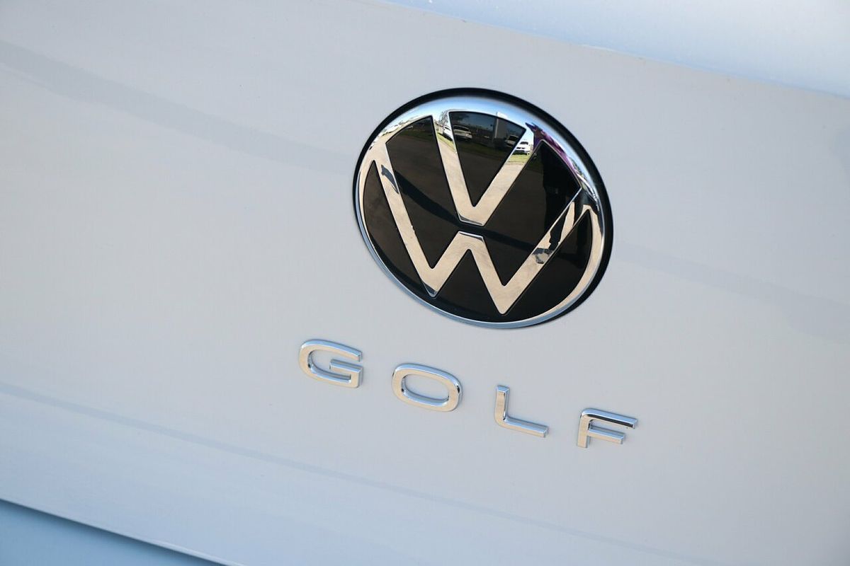 2024 Volkswagen Golf 110TSI R-Line 8