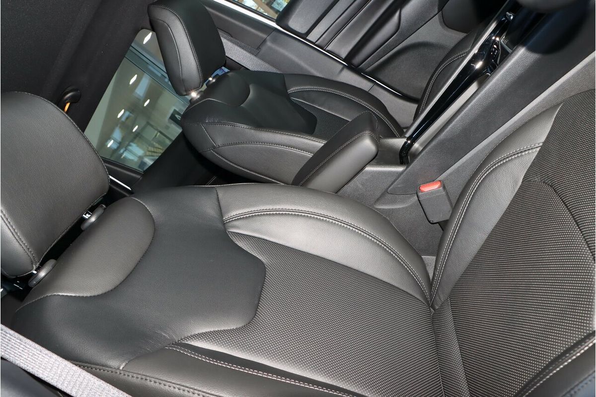2023 Jeep Compass S-Limited M6