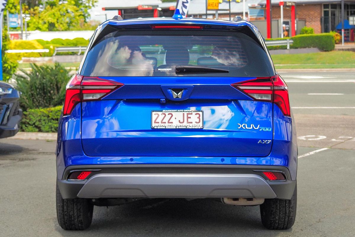 2023 Mahindra XUV700 AX7