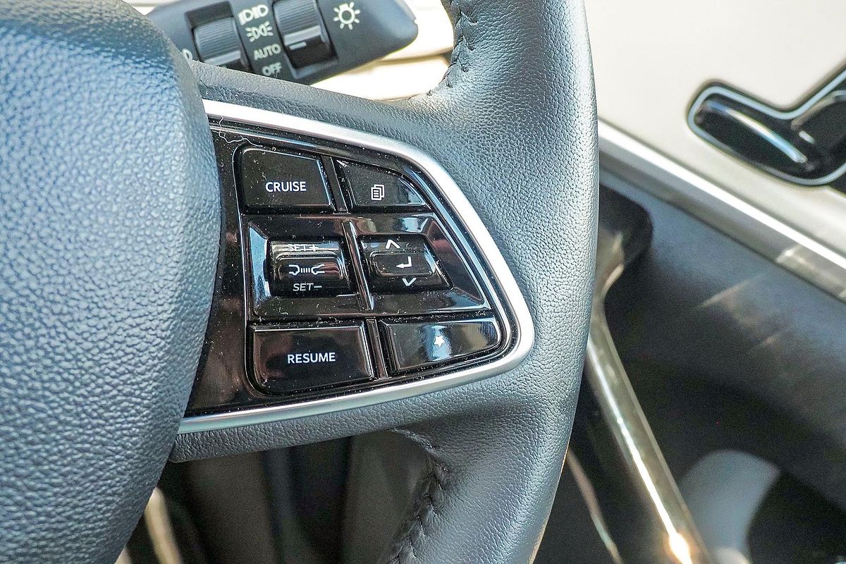 2023 Mahindra XUV700 AX7