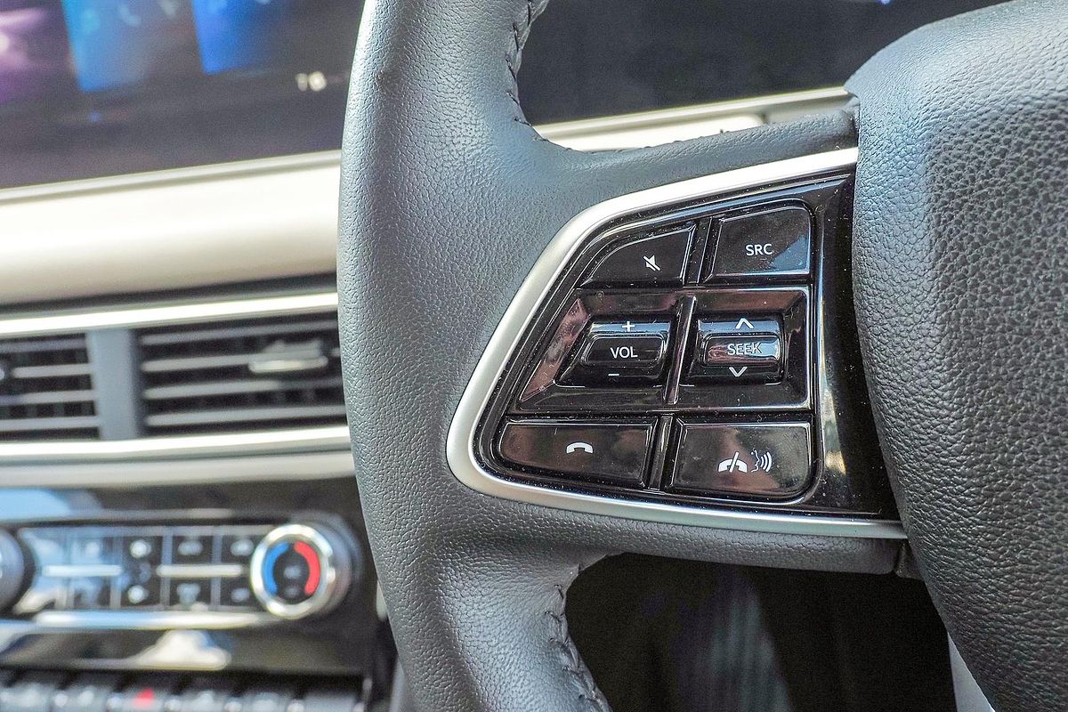2023 Mahindra XUV700 AX7