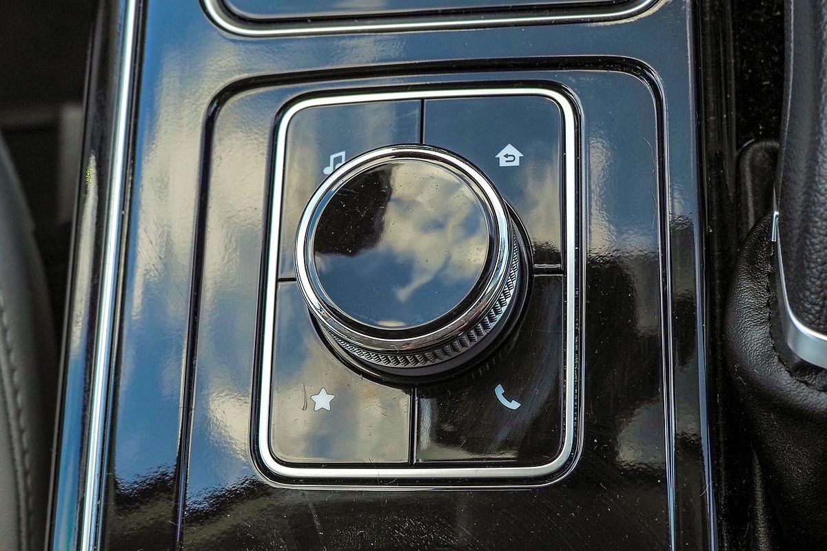 2023 Mahindra XUV700 AX7