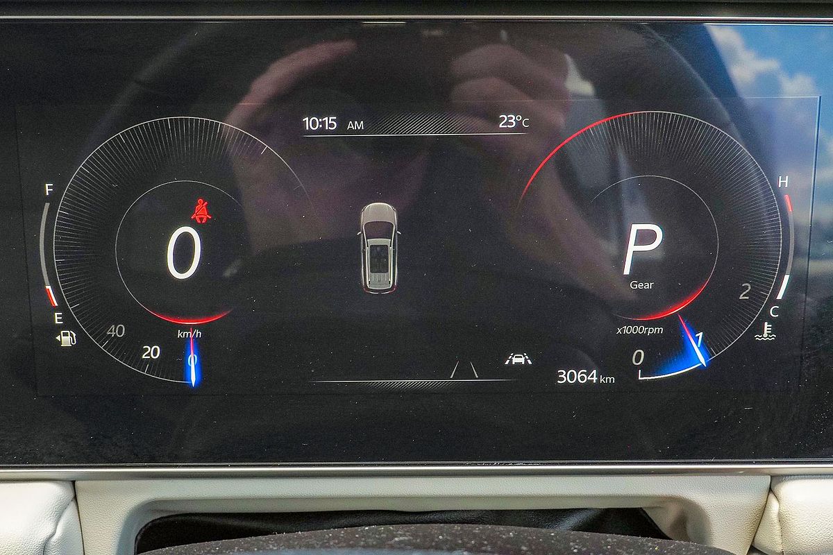 2023 Mahindra XUV700 AX7