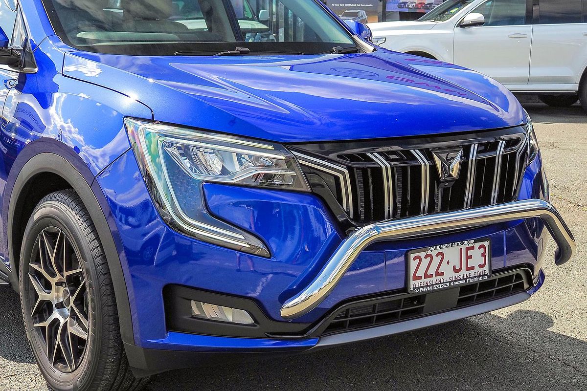 2023 Mahindra XUV700 AX7