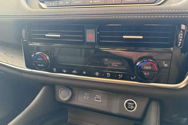 2024 Nissan X-TRAIL ST-L T33