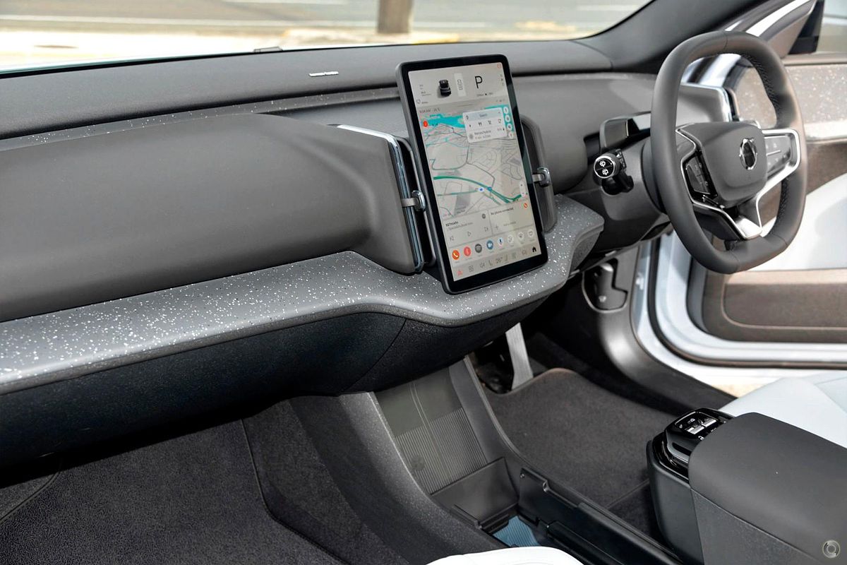 2024 Volvo EX30 Single Motor Extended Range Ultra