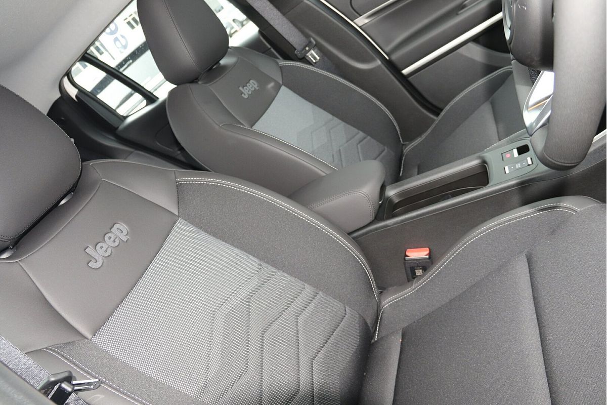 2024 Jeep Avenger Limited JJ
