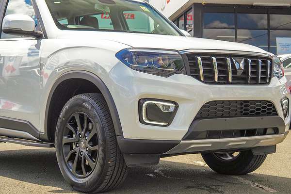 2024 Mahindra Scorpio Z8