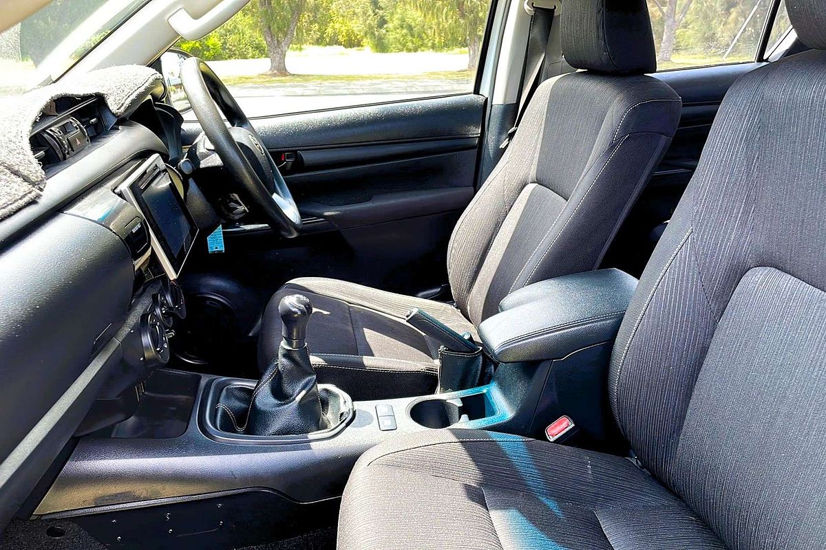2016 Toyota Hilux SR GUN126R 4X4