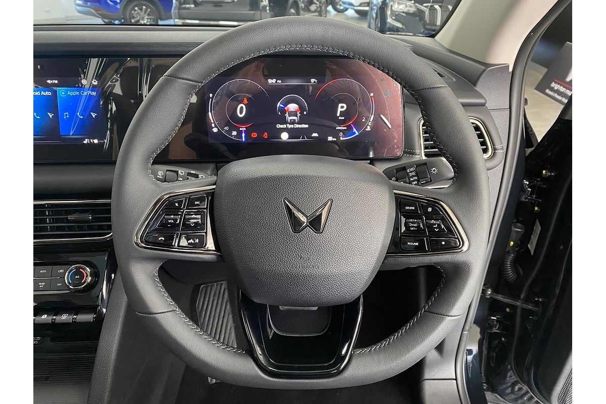 2024 Mahindra XUV700 AX7L Black Edition