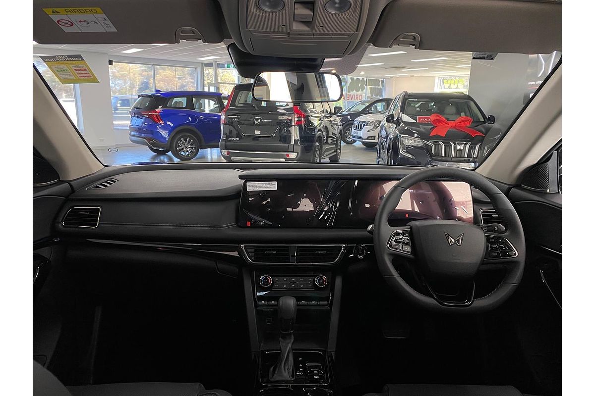 2024 Mahindra XUV700 AX7L Black Edition