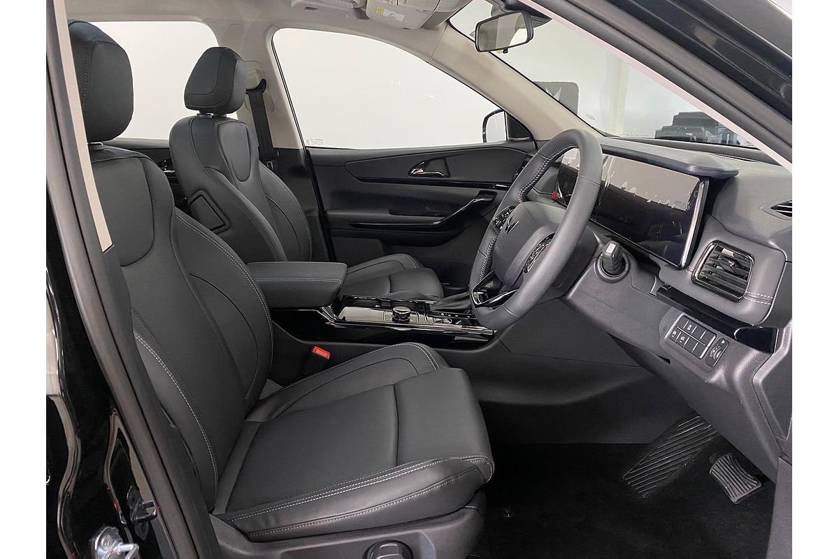 2024 Mahindra XUV700 AX7L Black Edition