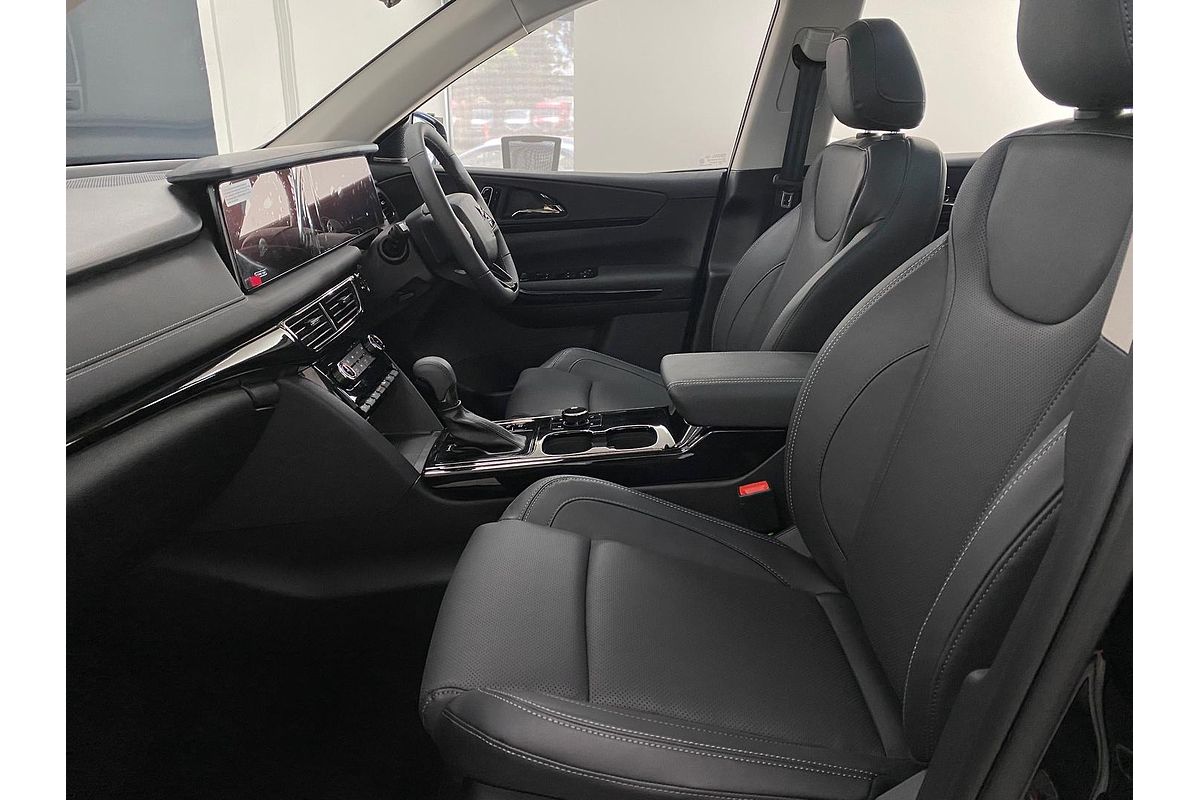 2024 Mahindra XUV700 AX7L Black Edition