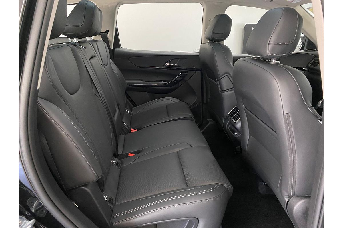 2024 Mahindra XUV700 AX7L Black Edition