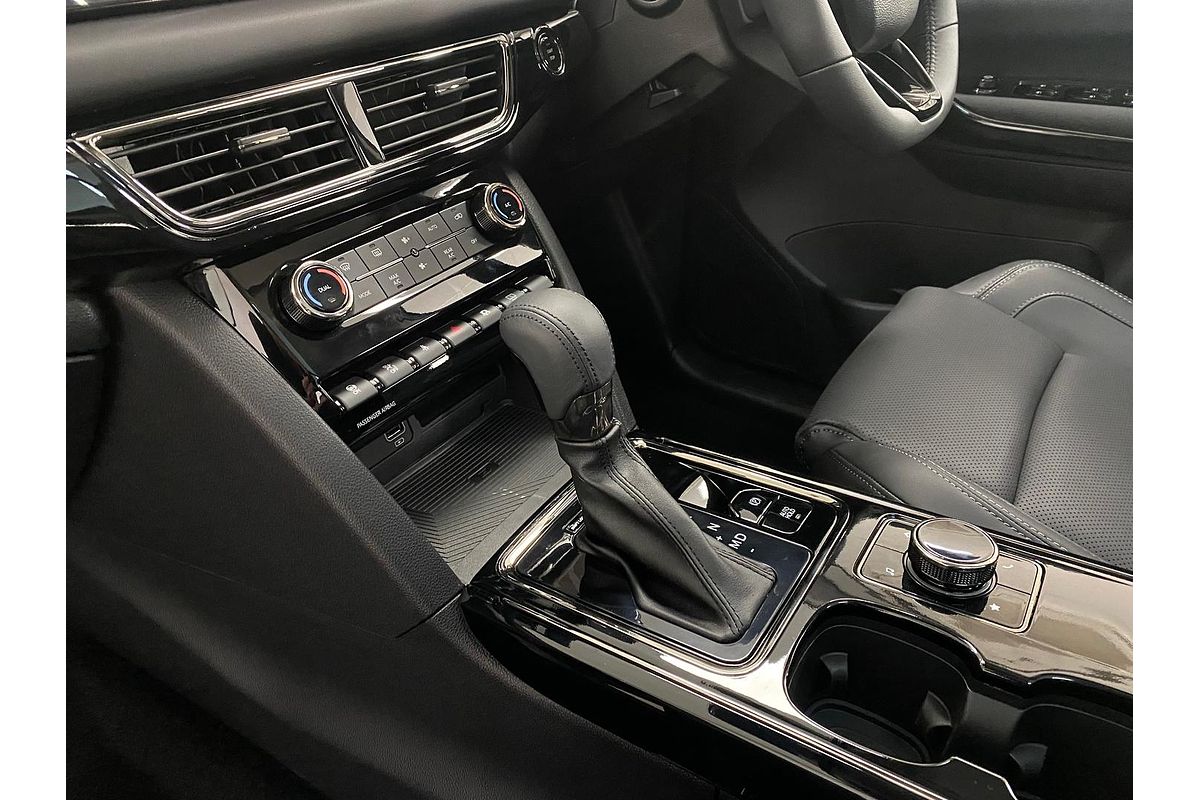 2024 Mahindra XUV700 AX7L Black Edition