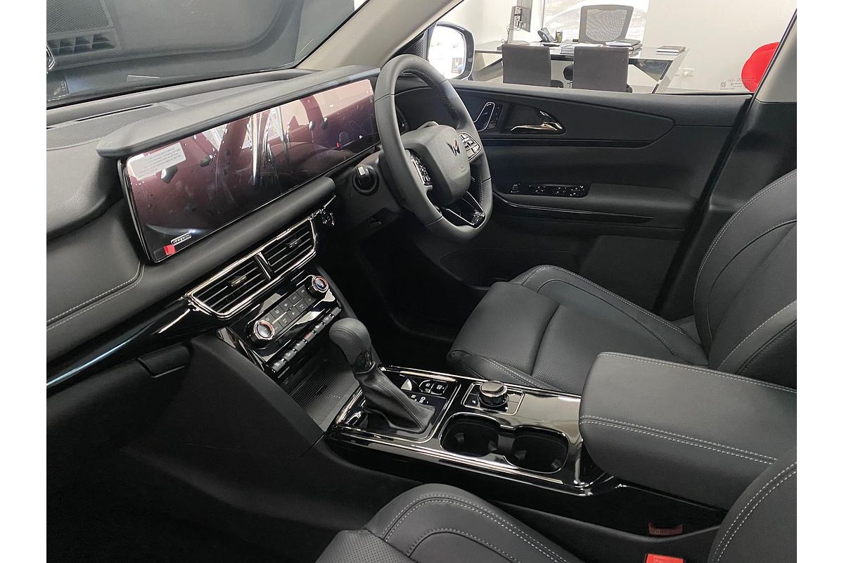 2024 Mahindra XUV700 AX7L Black Edition