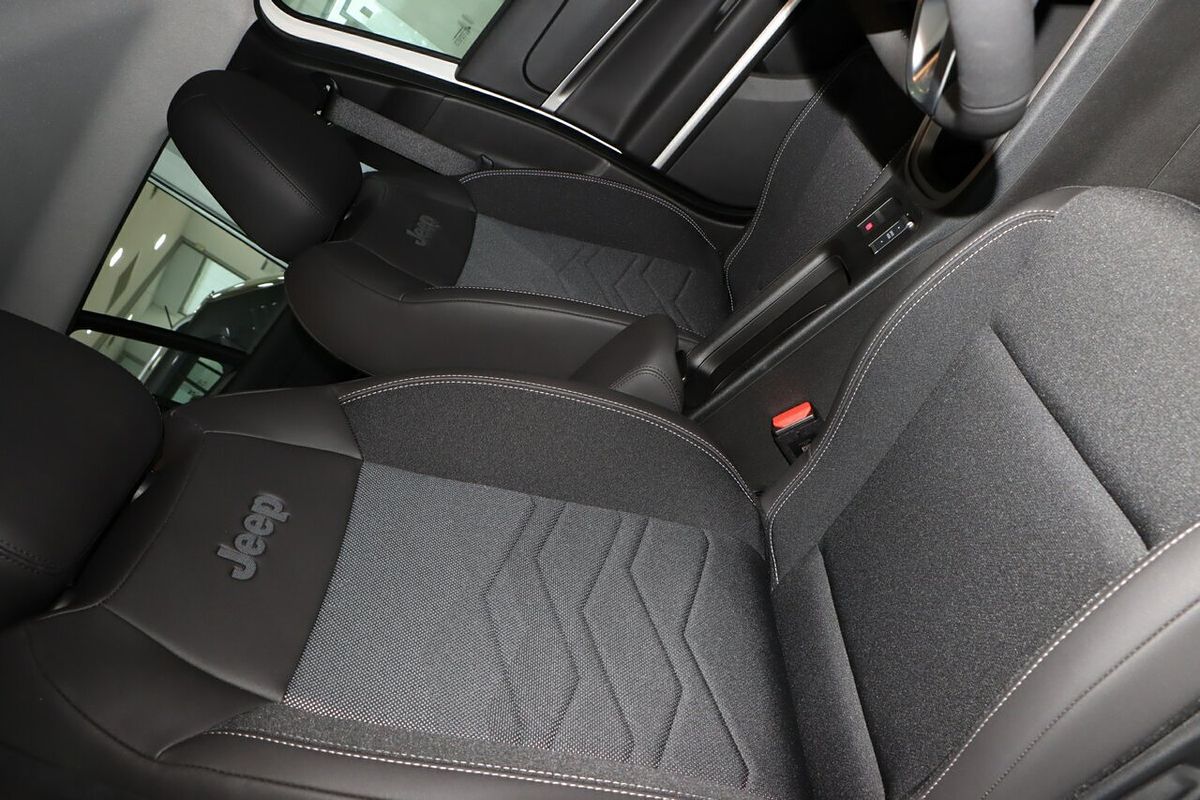 2024 Jeep Avenger Limited JJ