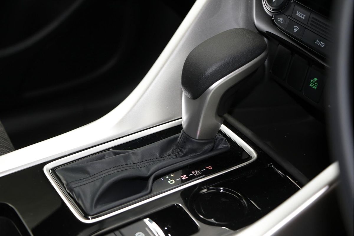 2024 Mitsubishi Eclipse Cross LS YB