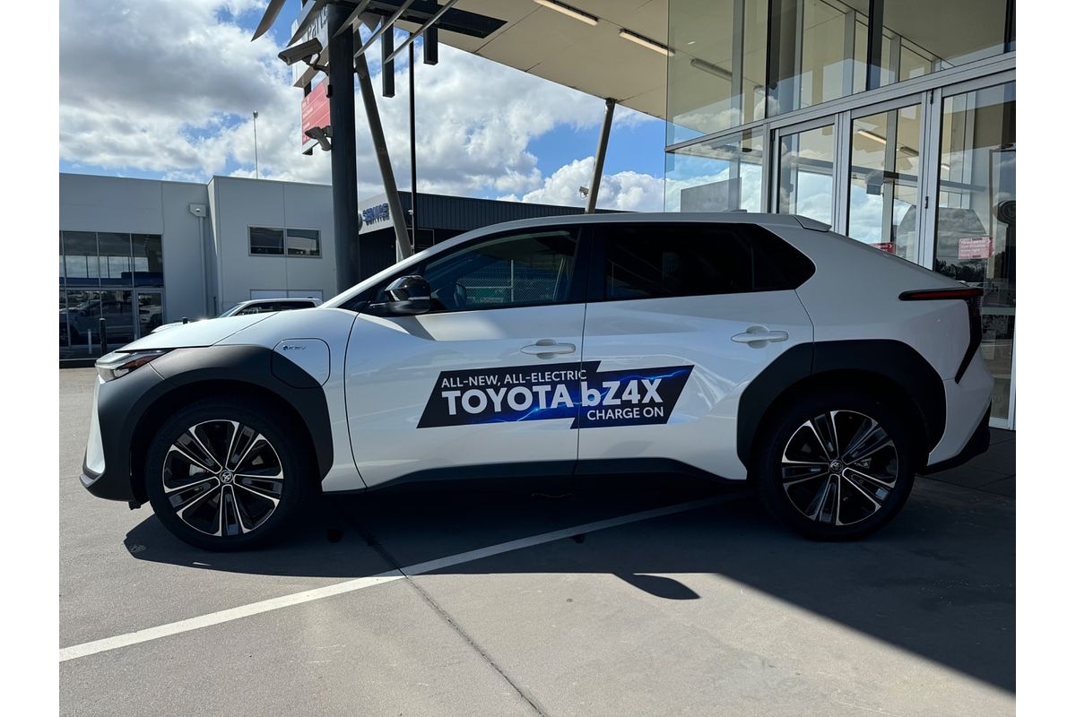 2023 Toyota bZ4X XEAM10R