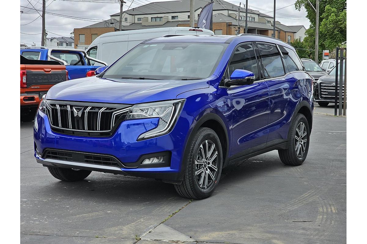 2024 Mahindra XUV700 AX7L
