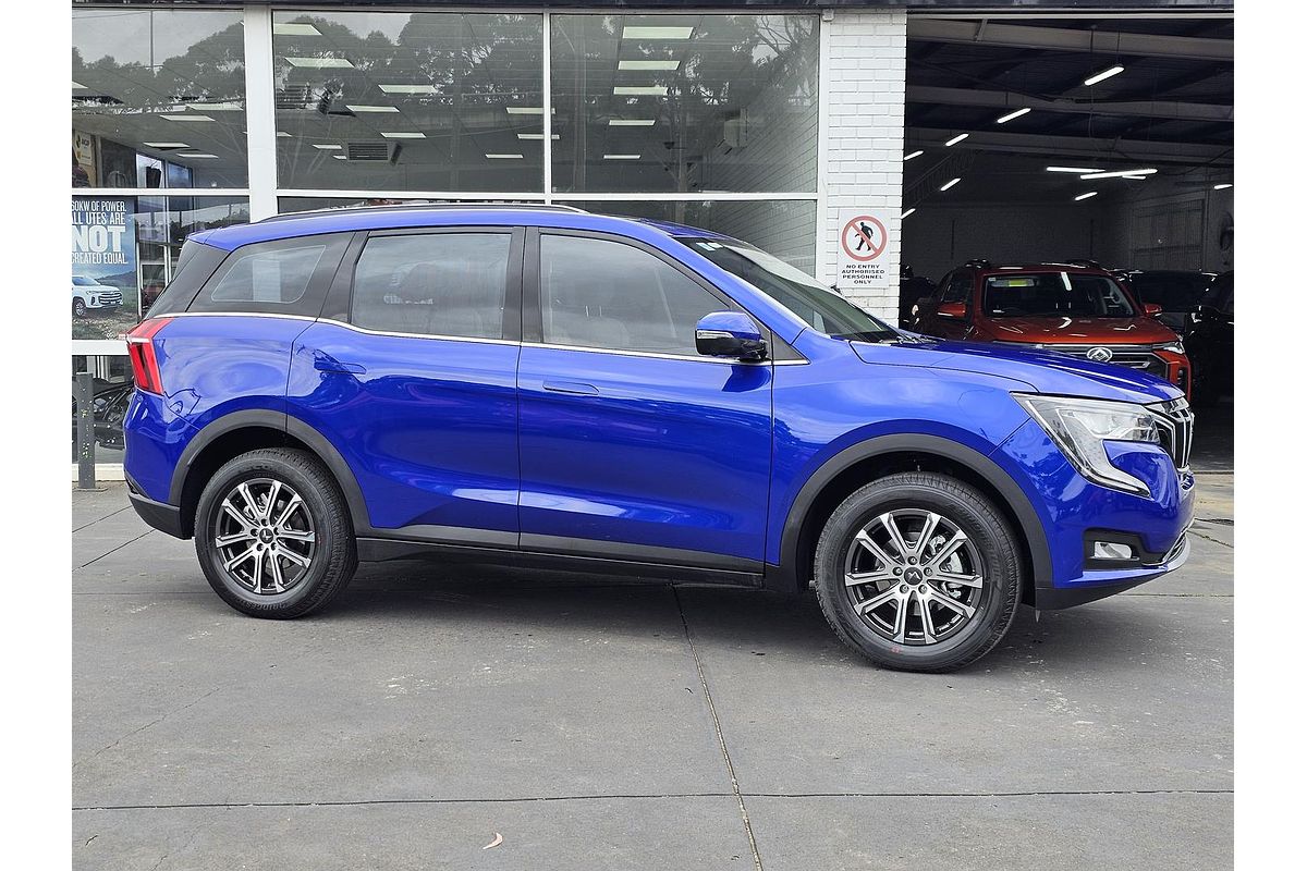 2024 Mahindra XUV700 AX7L