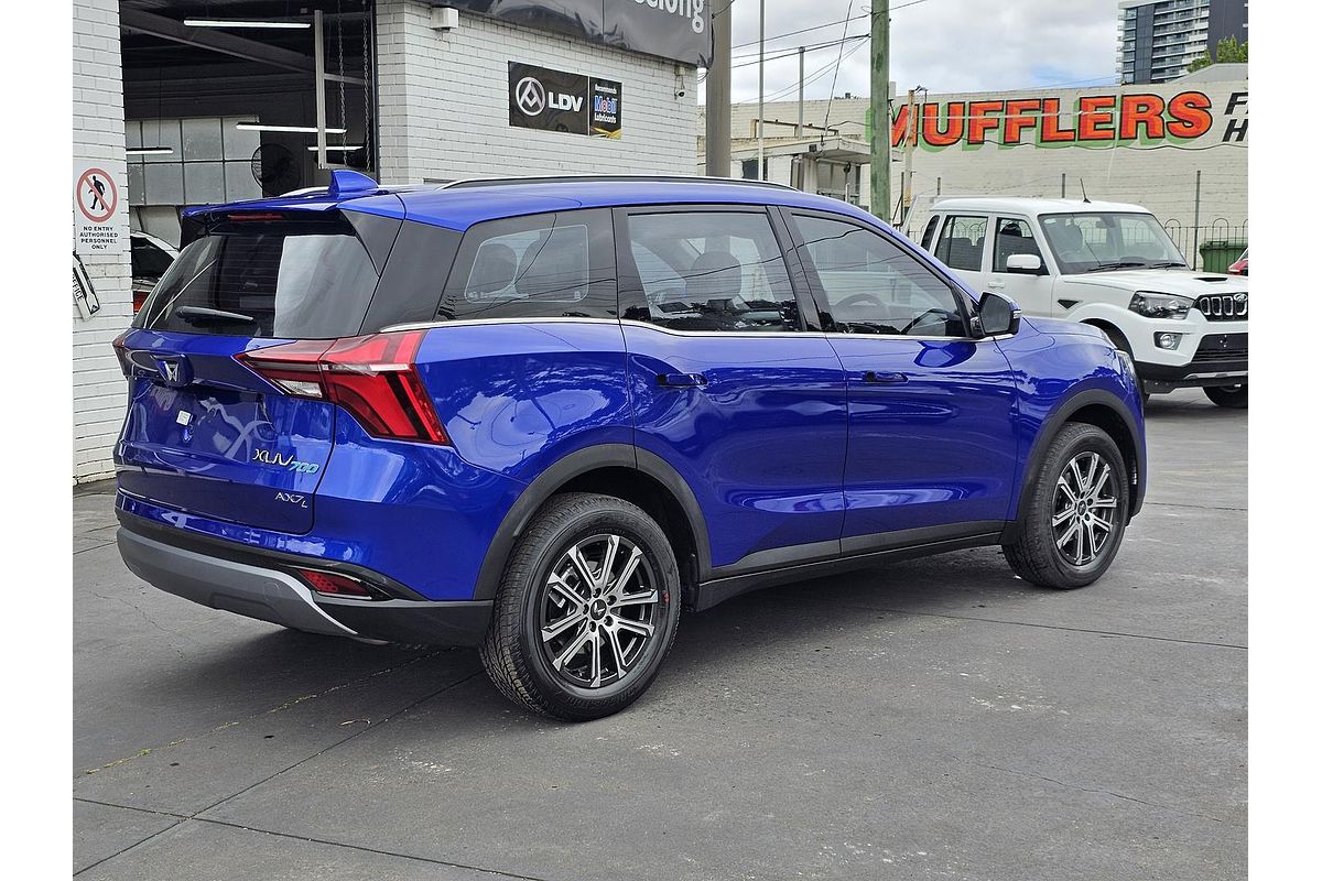 2024 Mahindra XUV700 AX7L