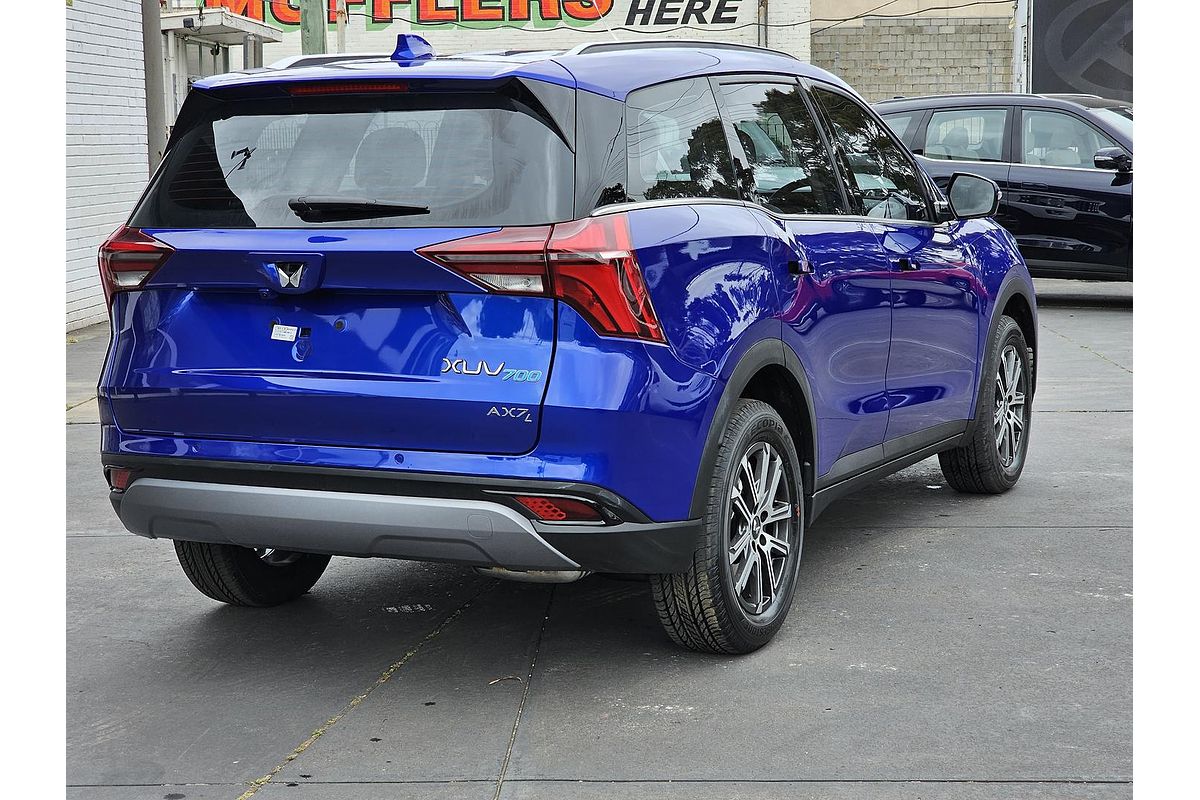 2024 Mahindra XUV700 AX7L