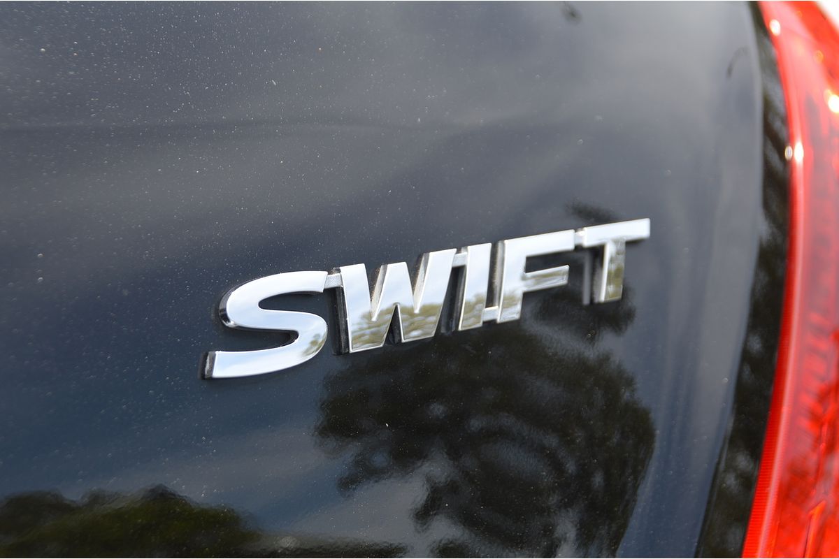 2015 Suzuki Swift GLX Navigator FZ