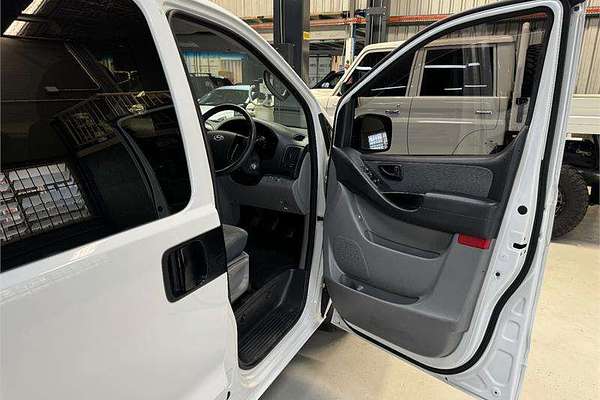 2014 Hyundai iLoad  TQ2-V