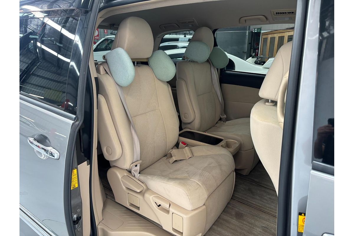 2013 Toyota Estima Hybrid Hybrid Aeras AHR20