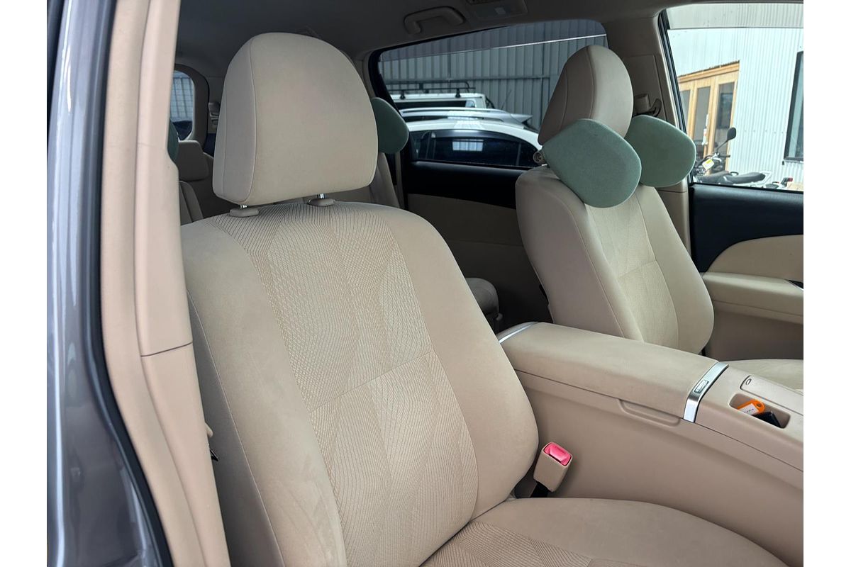 2013 Toyota Estima Hybrid Hybrid Aeras AHR20