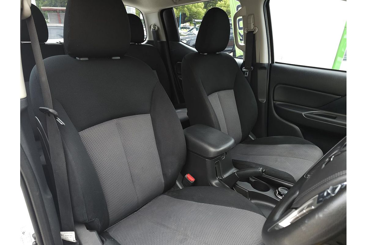 2023 Mitsubishi Triton GLX MR 4X4