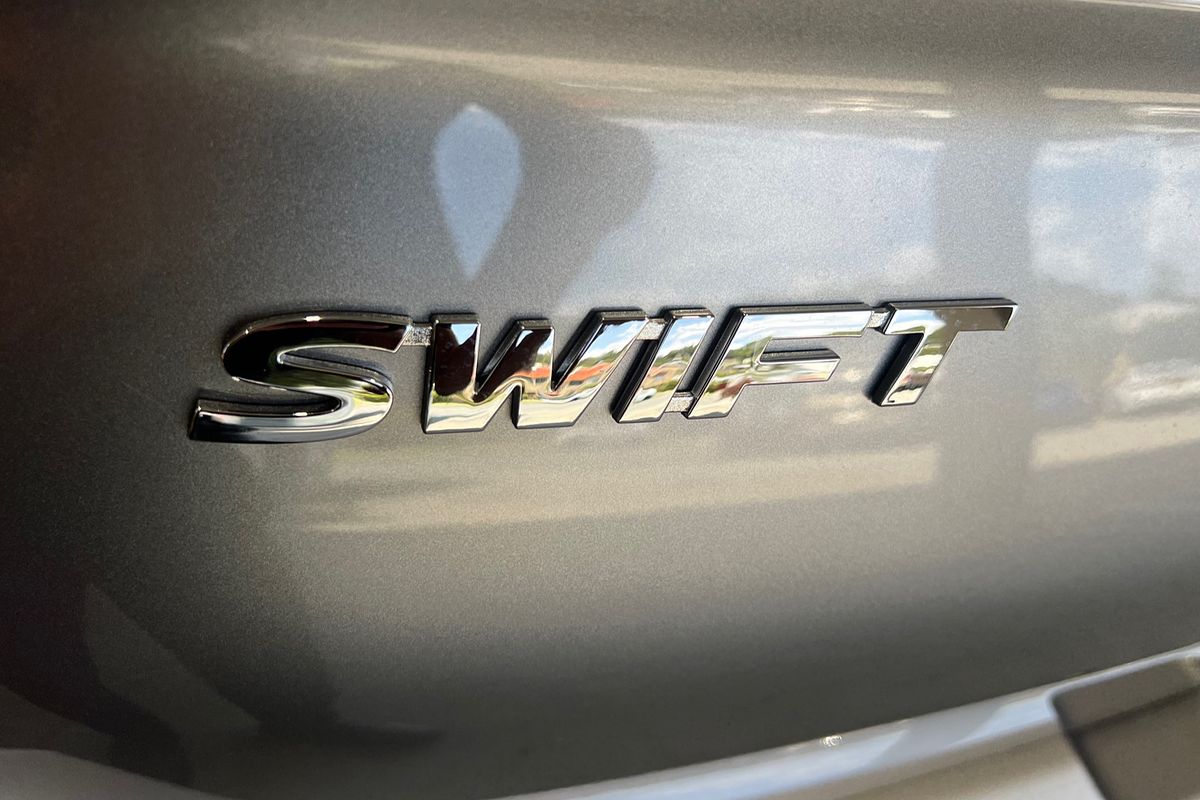 2024 Suzuki Swift Hybrid UZ