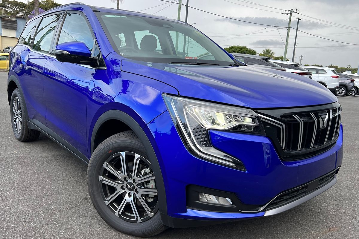 2023 Mahindra XUV700 AX7L