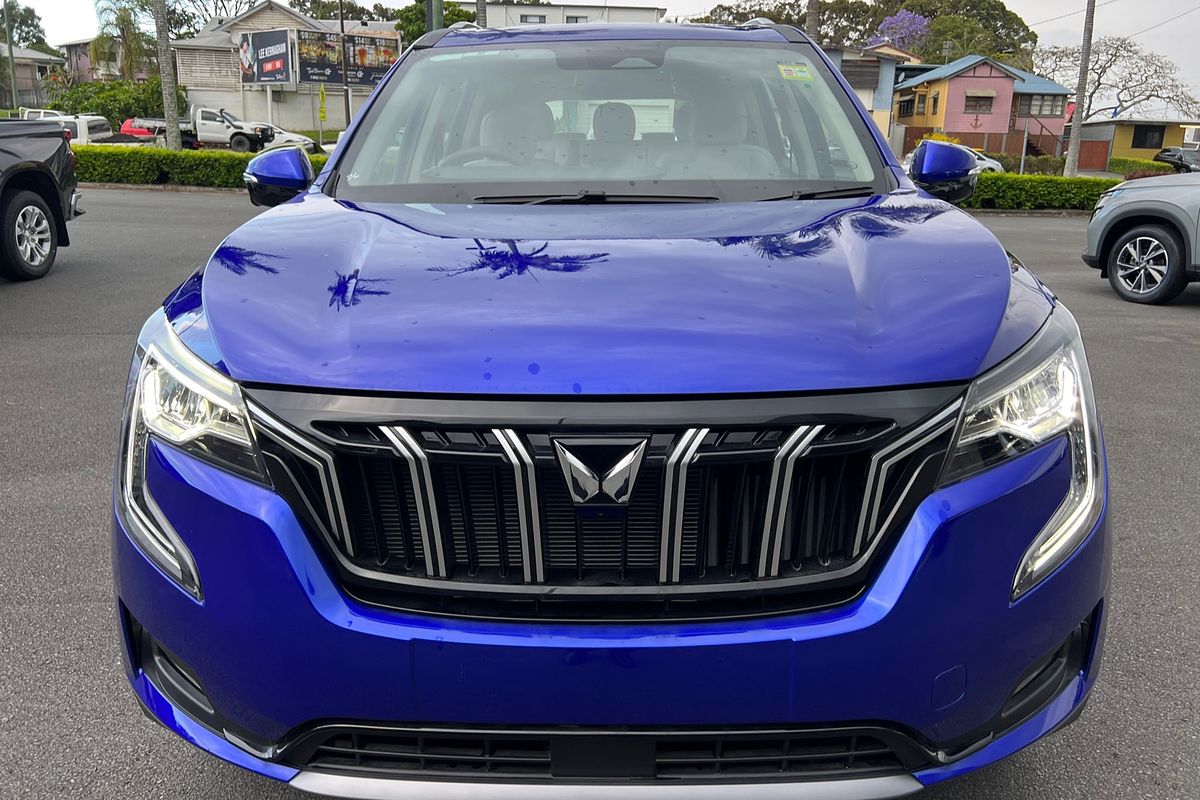 2023 Mahindra XUV700 AX7L