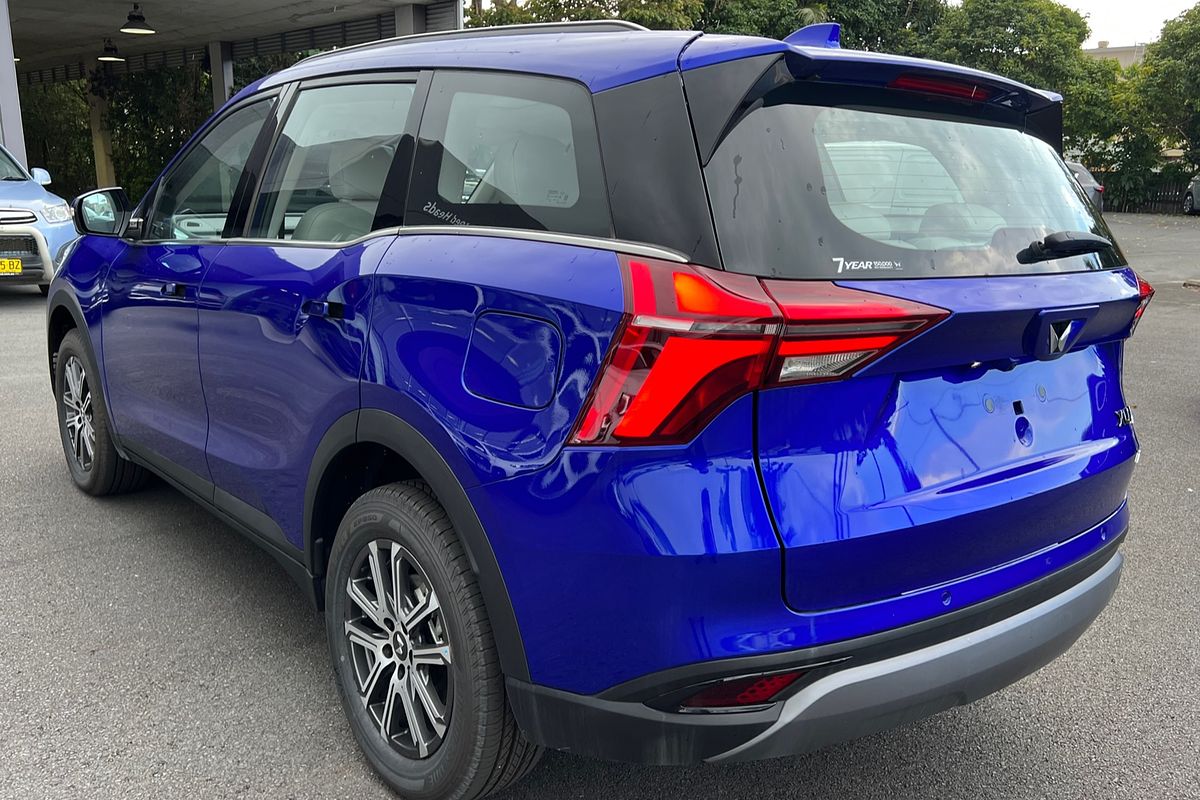 2023 Mahindra XUV700 AX7L