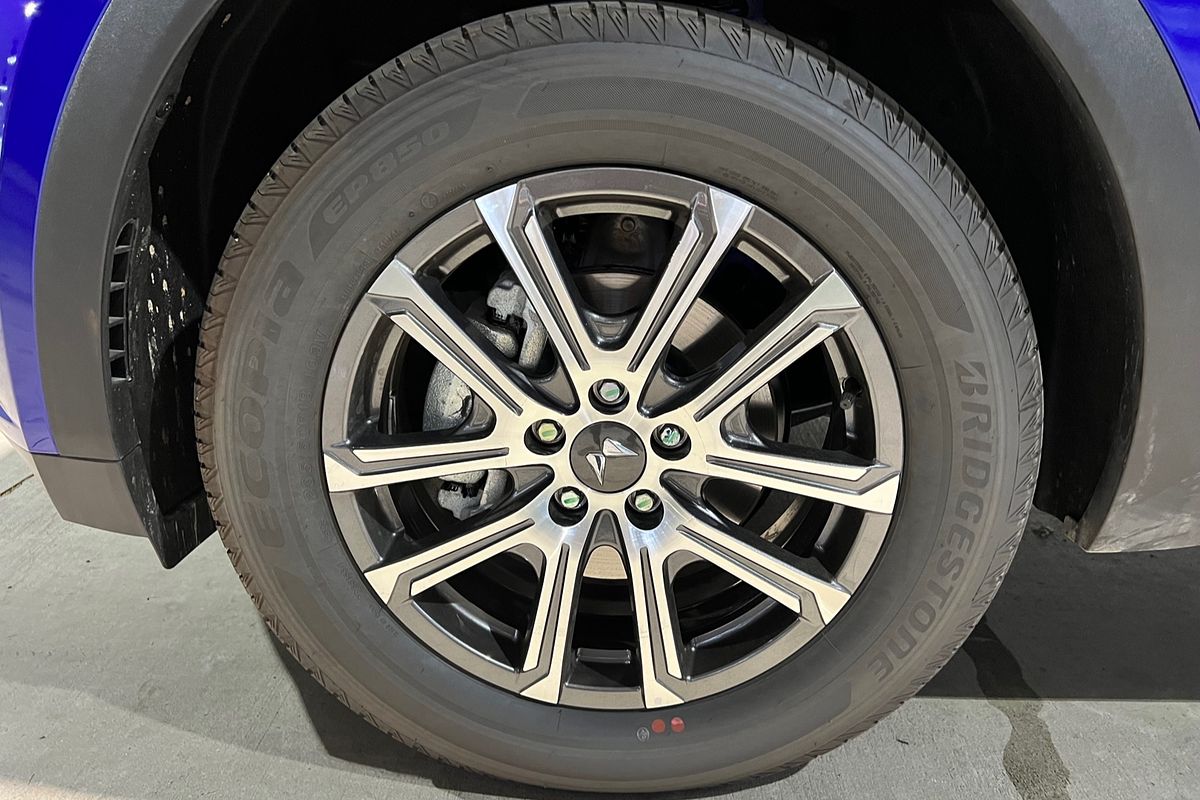 2023 Mahindra XUV700 AX7L