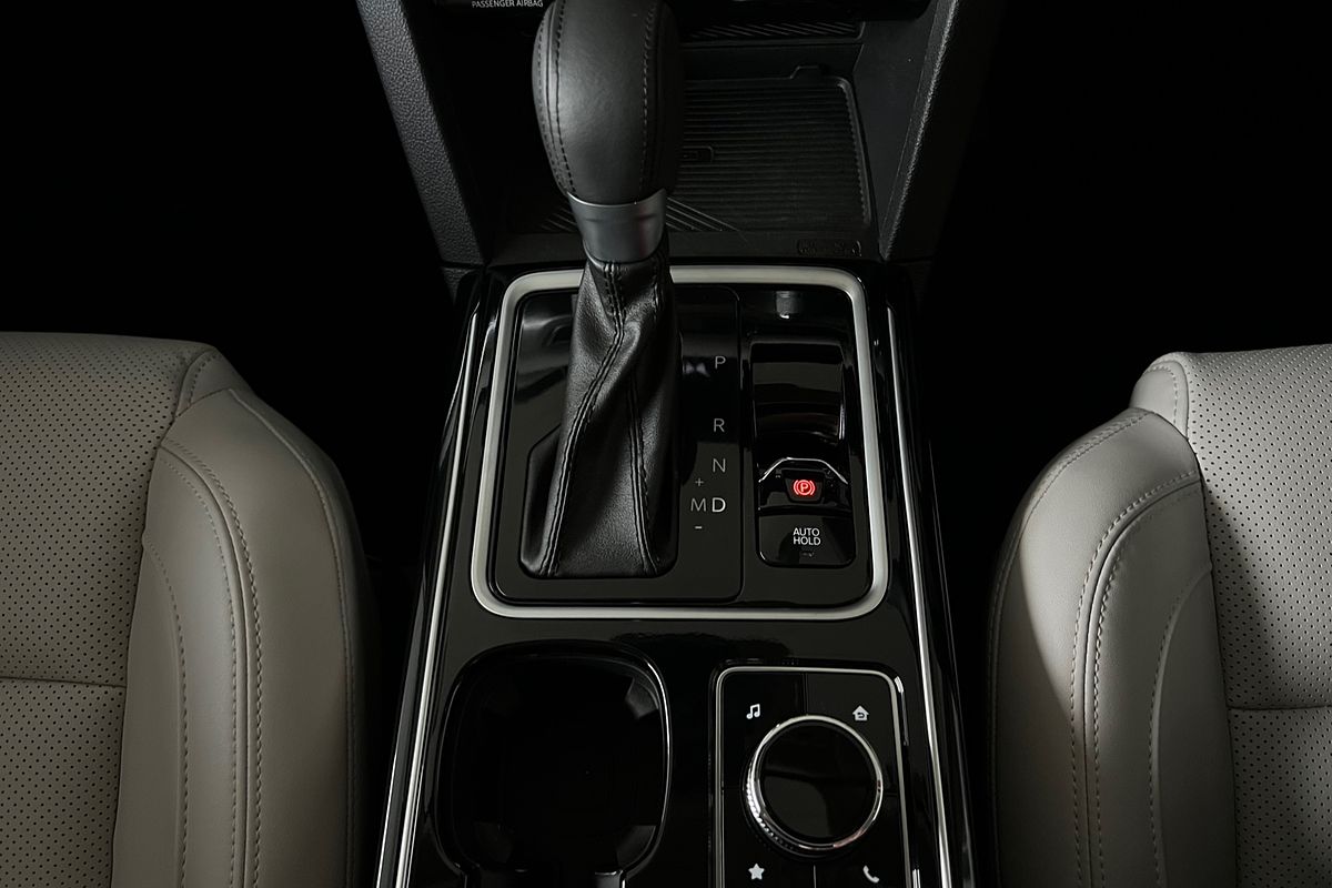 2023 Mahindra XUV700 AX7L