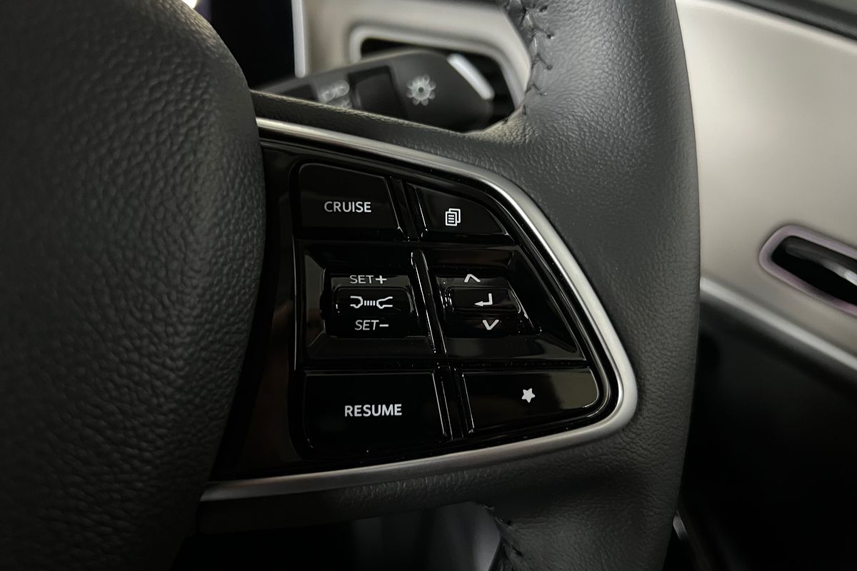 2023 Mahindra XUV700 AX7L