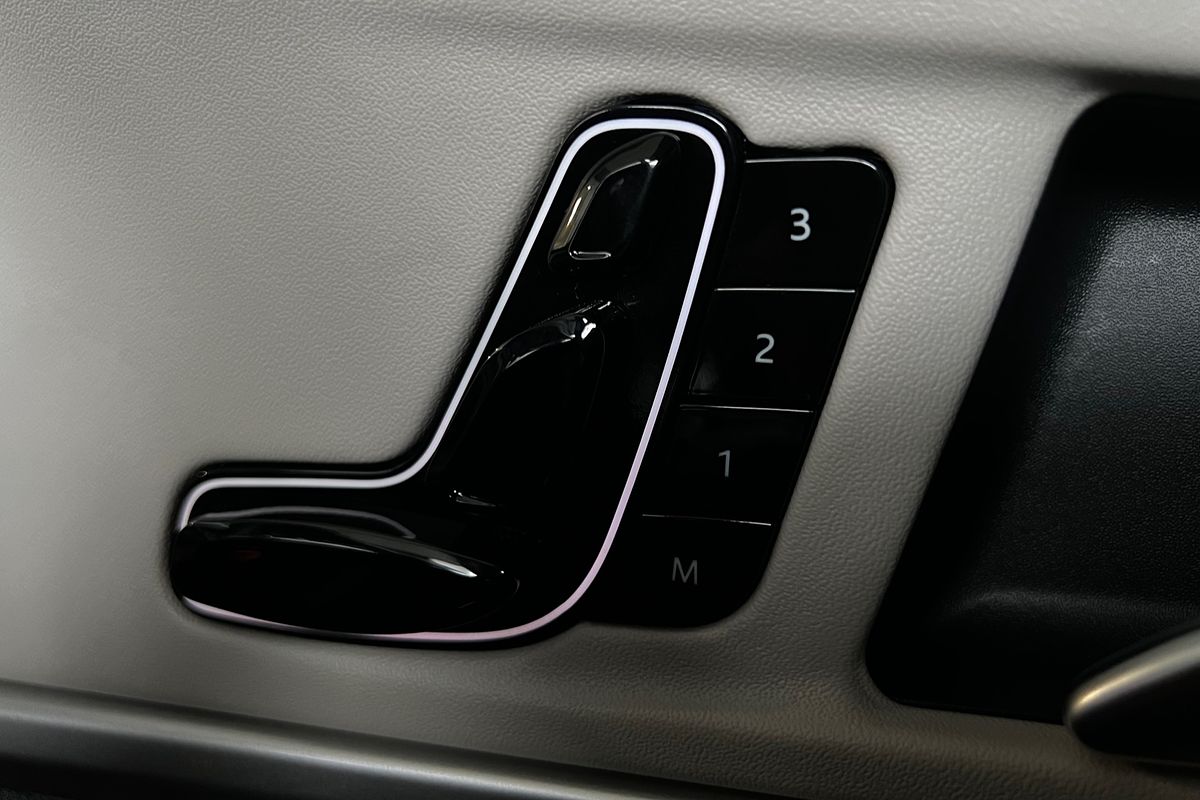 2023 Mahindra XUV700 AX7L