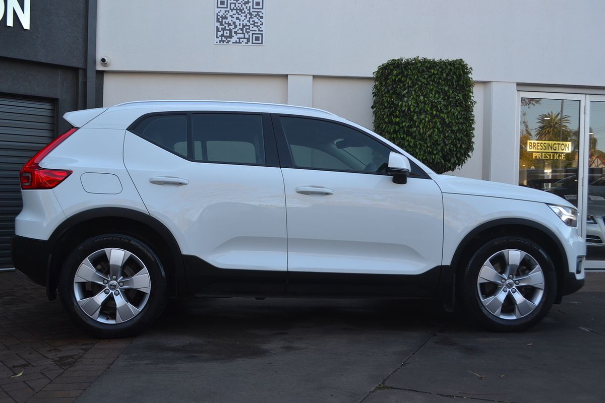 2020 Volvo XC40 T4 Momentum