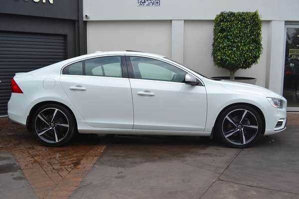 2014 Volvo S60 T5 R-Design